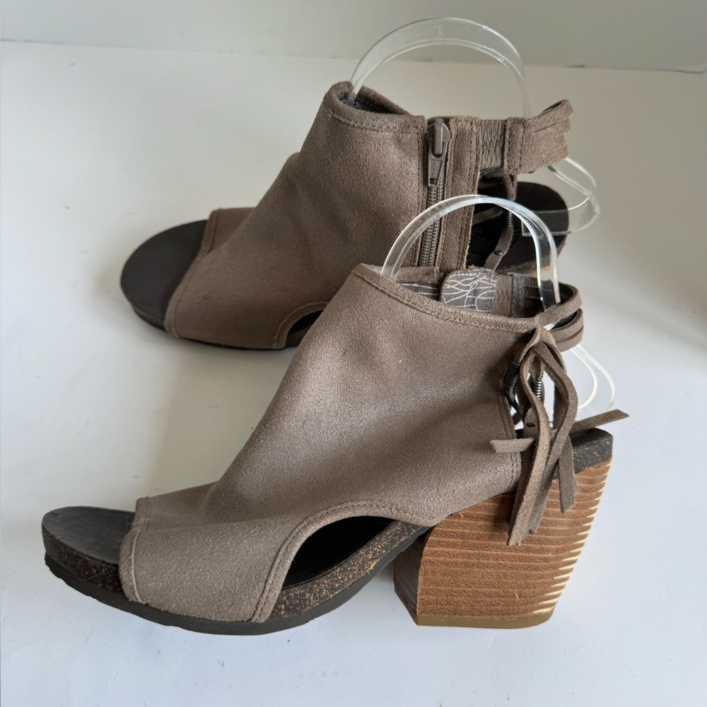 OTBT Free Spirit Fringed Tan Suede Chunky Heeled Sandals Womens Size 10 - Picture 15 of 16